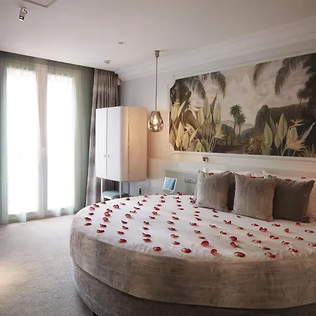 J'adore & (adults Only) Paris